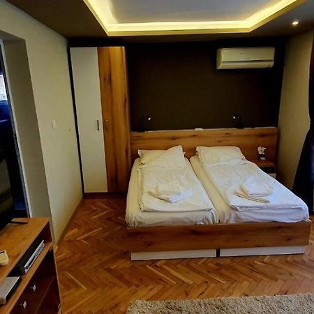 Ivet Guest Rooms Varna Exteriör bild